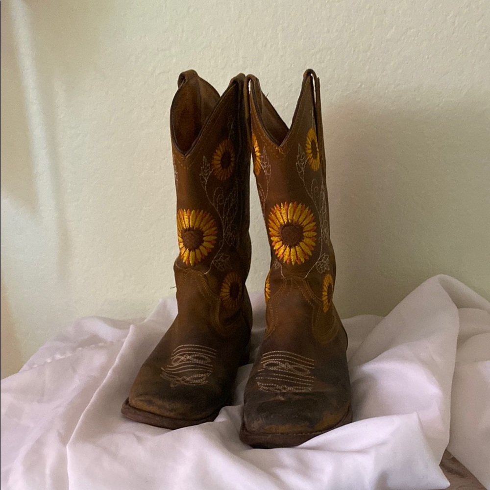 Brown Cowboy Boots with Sunflower Design